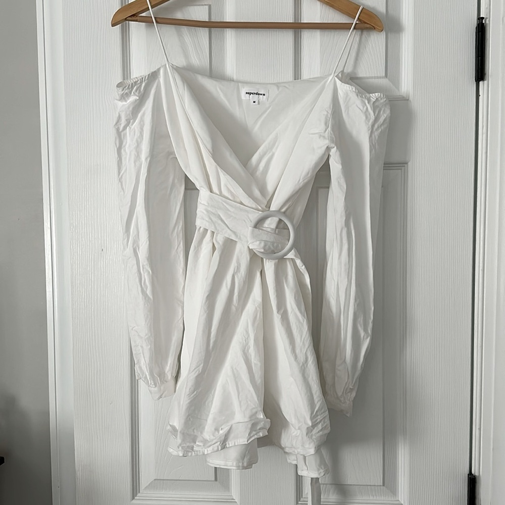 Superdown  white dress w/ belt. Size medium.